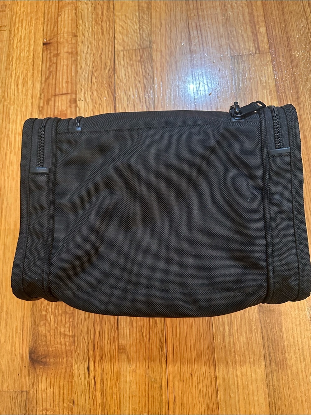 Tumi hanging travel kit with hook for hanging. - Picture 5 of 11